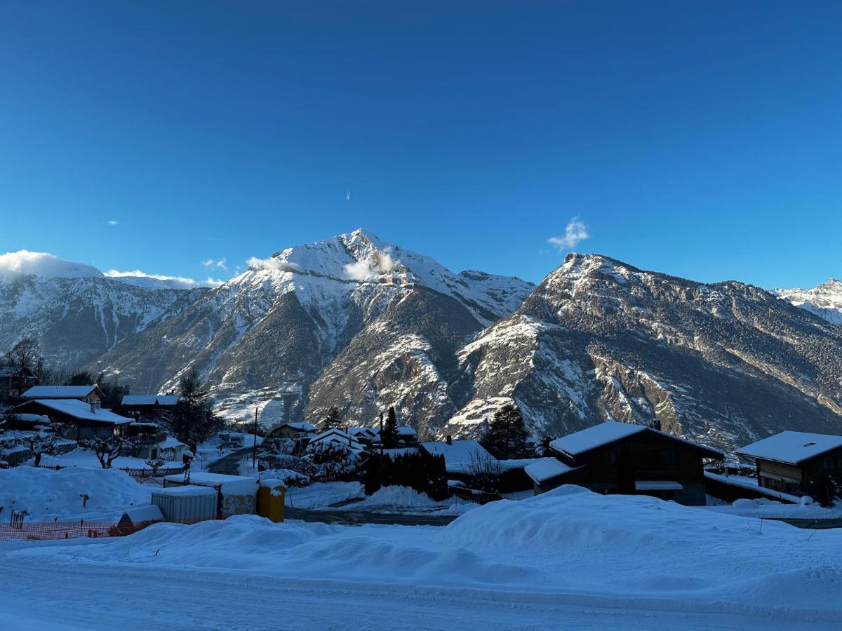 Chambres D'Hotes Les Louettes A Sapinhaut Canton Du Valais Saxon Exterior foto